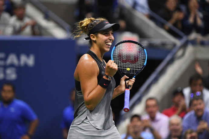 皮球越过人 皮球越过人